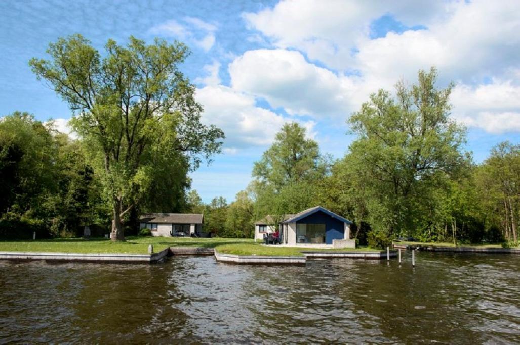 Bungalow Op Eiland Hotel Loosdrecht Bagian luar foto